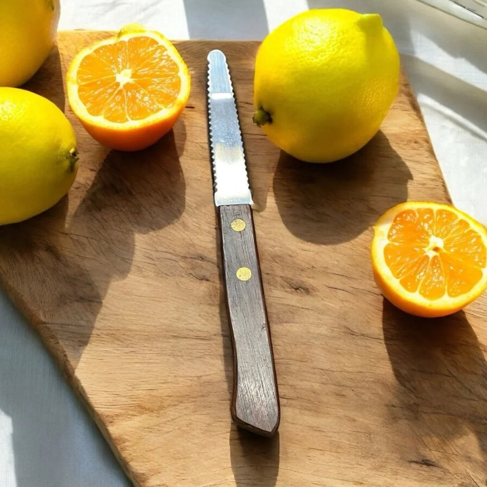 Vintage grapefruit knife, designed for sectioning citrus fruits. - Picture 2 of 3